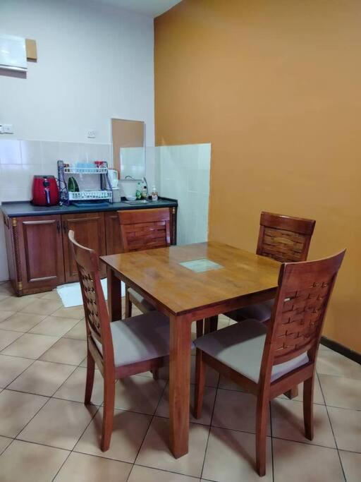 Homestay Elina - Cheap And Cosy ポートディクソン エクステリア 写真