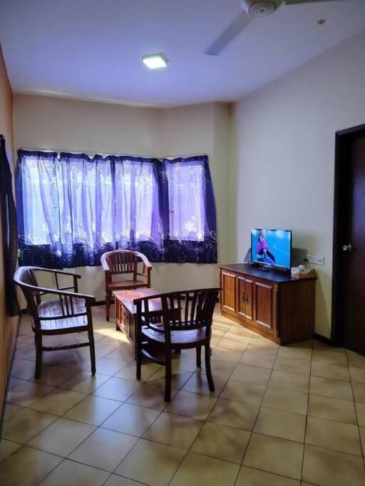 Homestay Elina - Cheap And Cosy ポートディクソン エクステリア 写真